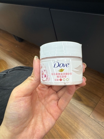 Quà tặng Tẩy Tế Bào Chết Body Dove Hoa Anh Đào 50g