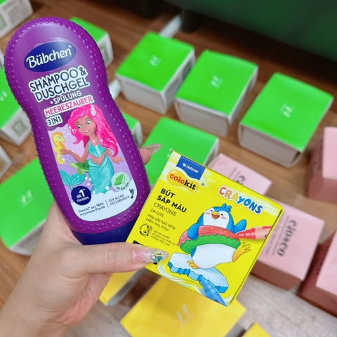 (Không vỏ) GEL TẮM GỘI BUBCHEN 2IN1 mua 1 chai 230ml tặng 1 hộp hộp màu Colokit CR-C015 (10 màu)