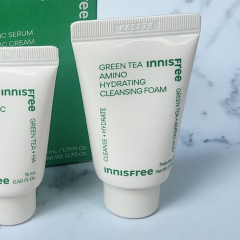 Sữa rửa mặt dưỡng ẩm da chiết xuất  trà xanh Innisfree Green Tea Hydrating Cleaning Foam Mini - 15g