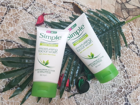Sữa rửa mặt Simple Trắng