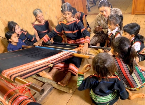 Hồi sinh thổ cẩm làng Kép
