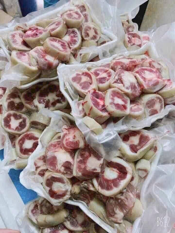 ĐUÔI TRÂU CẮT KHÚC KHAY 1KG