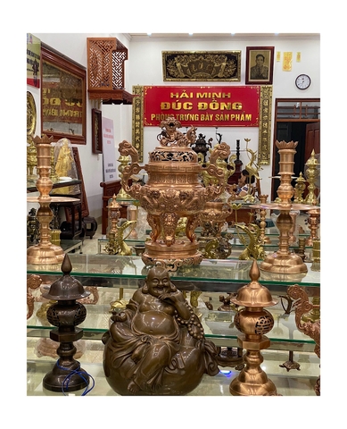 Phòng trưng bày sản phẩm tại Làng đúc đồng Vạn Điểm - thị trấn Lâm, Ý Yên, Nam Định