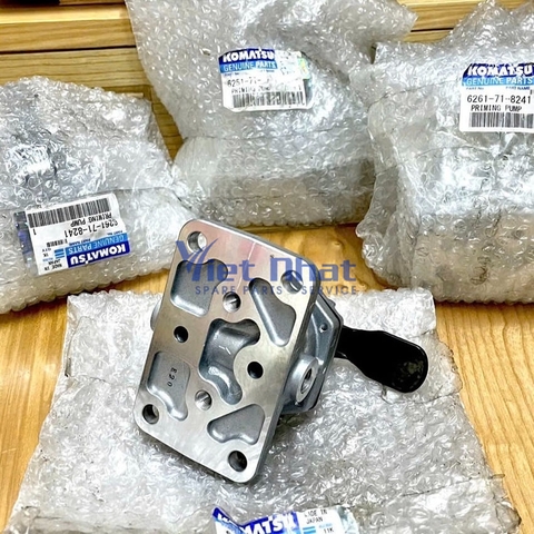 Bơm mồi Komatsu mã 6261-71-8241 hàng chính hãng Japan