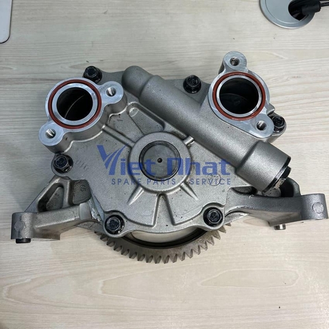 Mặt trước bơm nhớt D6GA Hyundai R300-9 hàng Korea, chi tiết cổ nước và thân bơm