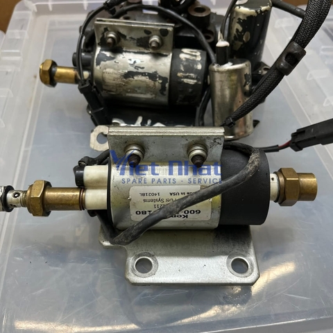 Bơm tiếp vận nhiên liệu Komatsu PC490-10 Airtex E1211 Carter USA mã 600-815-9180