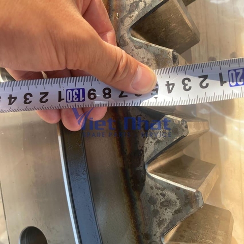 Đo kích thước răng mâm quay toa Hyundai HX300 bánh răng trong
