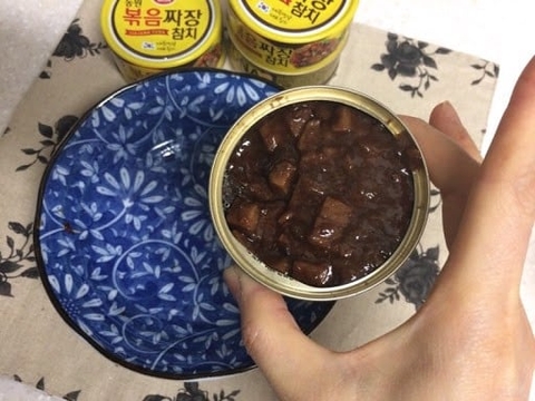 Cá ngừ sốt tương đen Dongwon 150g | 동원 볶음짜장참치 150g