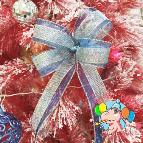 Cây thông cước đỏ phủ tuyết (cành tự động xoè)