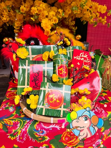 Bánh chưng, tét, dưa hấu giấy xếp