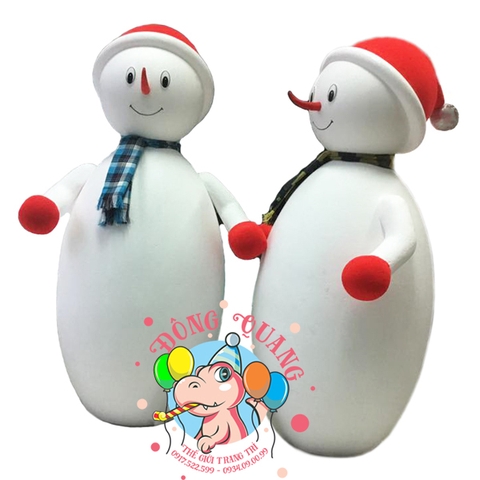 Người tuyết 2 tầng đội nón len