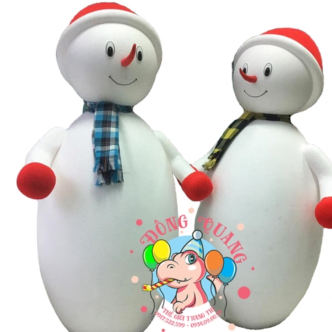 Người tuyết 2 tầng đội nón len