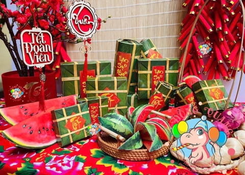 Bánh chưng, tét, dưa hấu giấy xếp