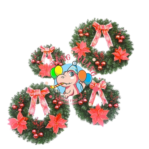 Vòng hoa thông xanh trang trí