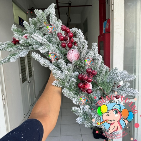 Dây trang trí nhánh thông PE 5 lá phủ tuyết