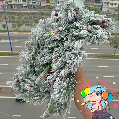 Dây trang trí 3 loại lá thông phủ tuyết