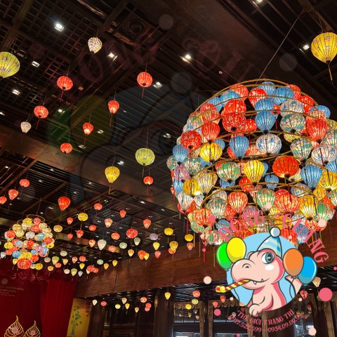 Lồng đèn Hội An vải bóng hoa văn - dáng tỏi