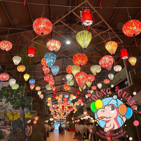 Lồng đèn Hội An vải bóng hoa văn - dáng tỏi