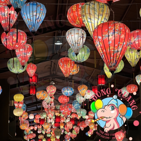 Lồng đèn Hội An vải bóng hoa văn - dáng tỏi