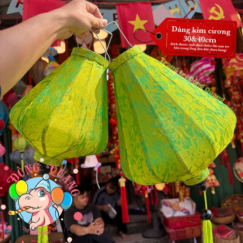 Lồng đèn Hội An vải gấm - dáng kim cương