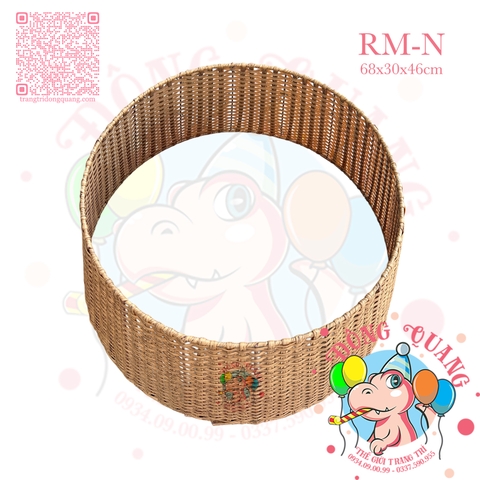 Hàng rào đan giả mây trang trí chân cây thông