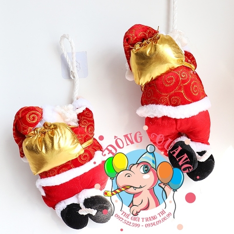 Ông già Santa leo dây