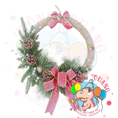 Vòng hoa bố nơ đỏ phủ tuyết