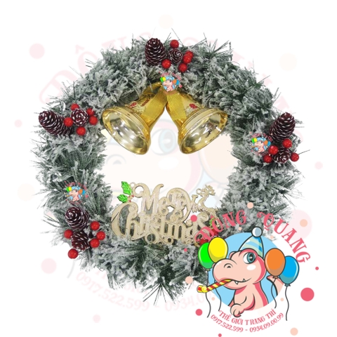 Vòng hoa trang trí phủ tuyết