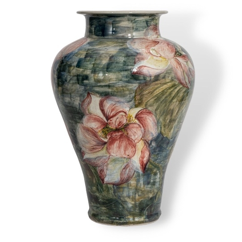 Bình Gốm Cắm Hoa, Họa Tiết Hoa Sen Trong Đầm