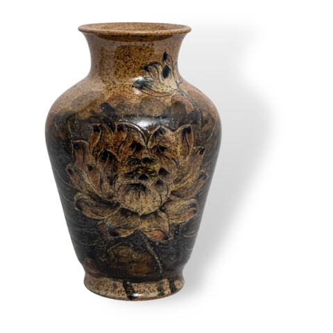 Bình Hoa Hắc Liên Hoa