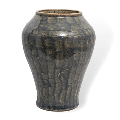 Bình Hoa Xám Hoa Sen Vàng