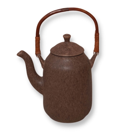 Ấm trà men nâu gỗ, quai mây