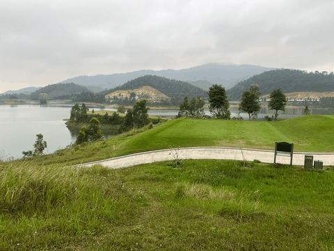 Cân bằng mối quan tâm về môi trường với việc thiết kế và cải tạo sân golf