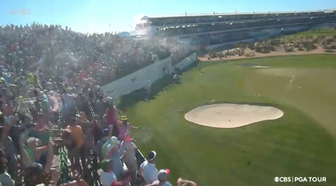 Màn tắm bia ở Phoenix Open