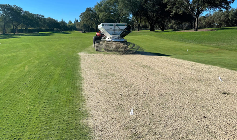 Tại sao phải rải cát trên Fairway sân golf?