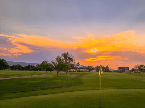 Thách thức và cơ hội trong hoạt động sân golf trong thành phố