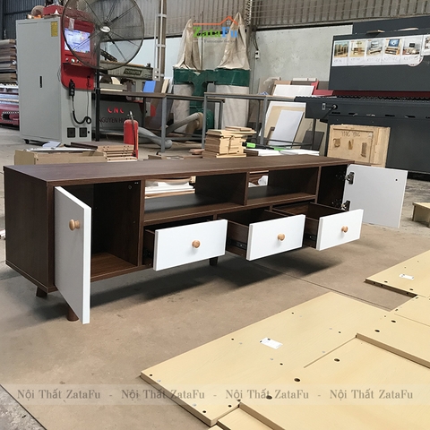 Kệ để tivi phòng khách chân gỗ KTV-03
