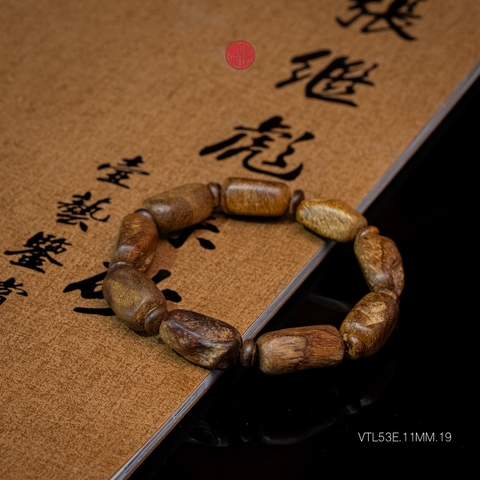 Vòng tay Trầm Hương cận chìm hàng xưa cho nam (size cơ bản)