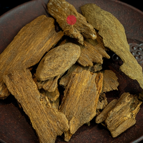 Vụn trầm rục vàng cao cấp hiếm có ( giá 10 gram )