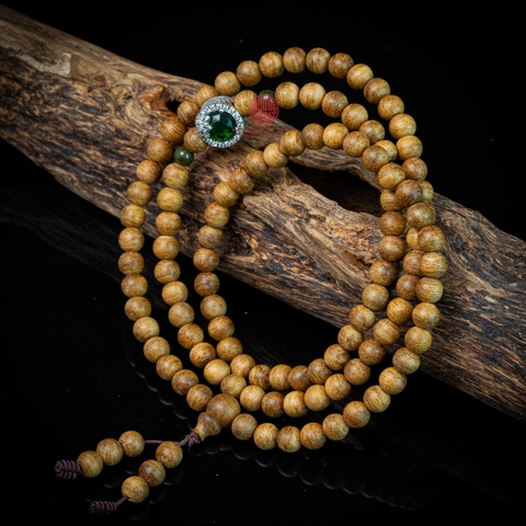 Chuỗi trầm hương 108 hạt 6 li mix charm ngọc ( kiểu 2 )