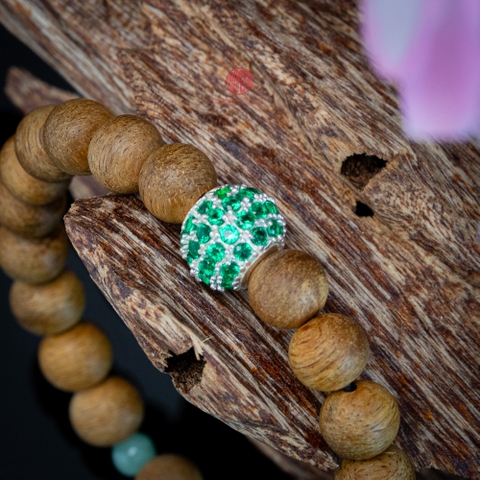 Vòng trầm hương tự nhiên cho bé