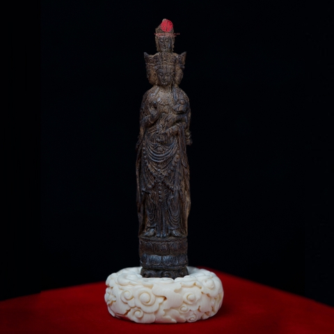 Tượng trầm hương chìm nước khắc Quan Âm Tứ Diện