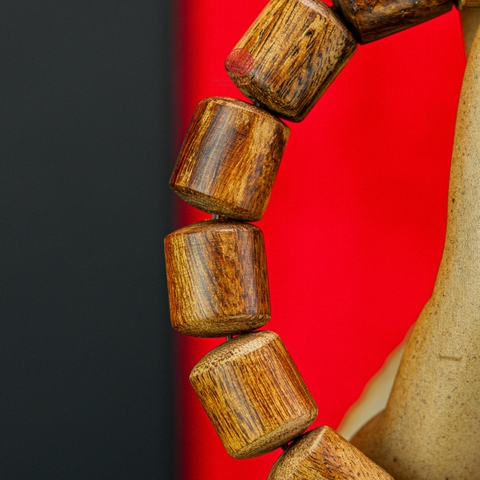 Vòng tay Trầm Hương lu thống rục cận chìm