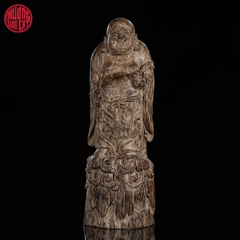 Tượng trầm hương cận chìm khắc Di Lặc hoan hỷ