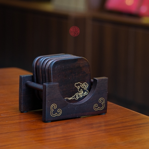 LÓT CHÉN VUÔNG GỖ GỤ ĐÍNH KHẮC MÂY