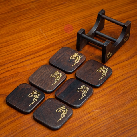 LÓT CHÉN VUÔNG GỖ GỤ ĐÍNH KHẮC MÂY