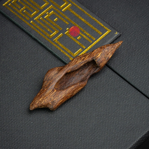 MẶT DÂY CHUYỀN TRẦM HƯƠNG CẬN CHÌM DÁNG TỰ NHIÊN