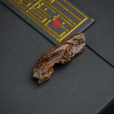 MẶT DÂY CHUYỀN TRẦM HƯƠNG CẬN CHÌM DÁNG TỰ NHIÊN