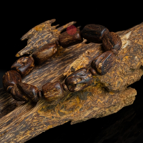 Vòng tay Trầm Hương cận chìm dạng hạt tự nhiên Hiếm ( size nam to )