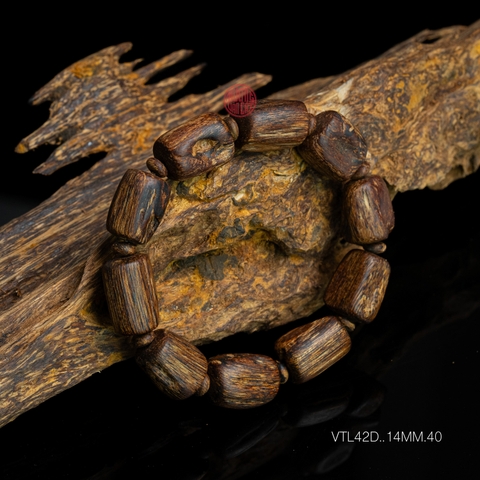 Vòng tay Trầm Hương cận chìm dạng hạt tự nhiên Hiếm ( size nam to )